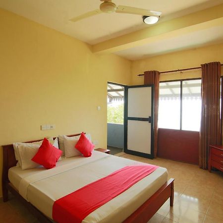 מטרה Oyo 553 Polhena Bay Resort מראה חיצוני תמונה